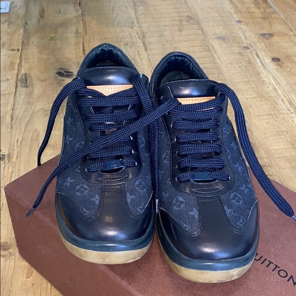 AUTHENTIC LV navy monogram canvas & leather sneaks - Picture 5 of 16